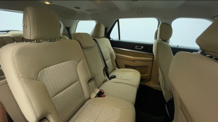 FORD EXPLORER-Right Side Door Cabin View