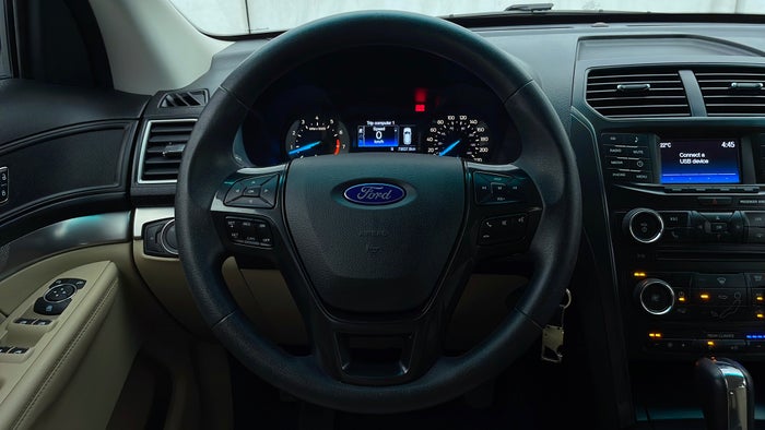FORD EXPLORER-Steering Wheel Close-up