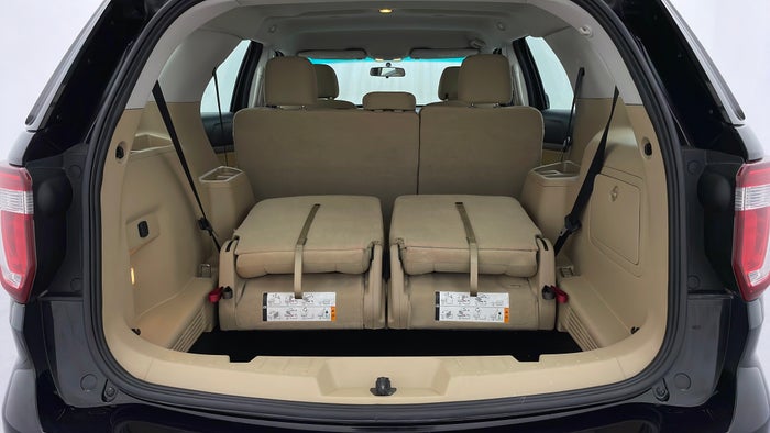 FORD EXPLORER-Boot Inside View