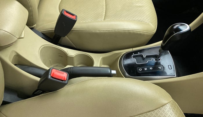 2017 Hyundai Verna 1.6 CRDI SX (O) AT, Diesel, Automatic, 76,409 km, Gear Lever