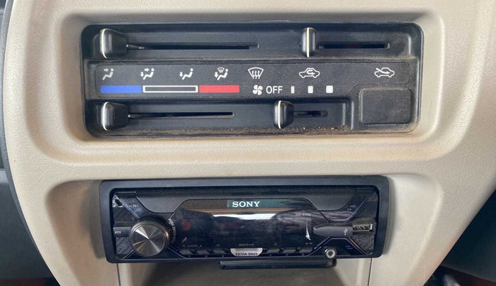 2015 Maruti Eeco 7 STR, Petrol, Manual, 20,325 km, Infotainment system - AM/FM Radio - Not Working