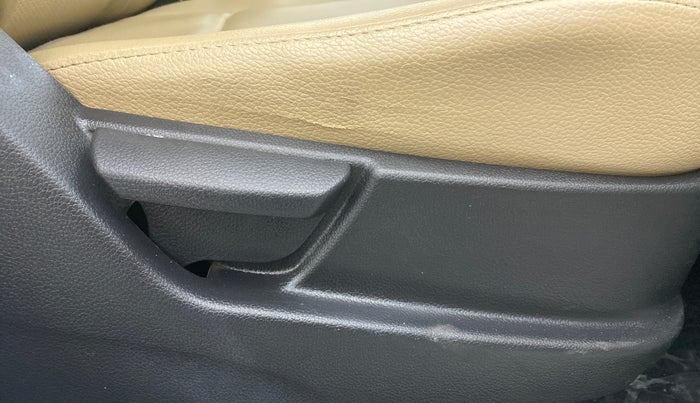 2017 Hyundai Eon ERA PLUS, Petrol, Manual, 51,324 km, Driver Side Adjustment Panel