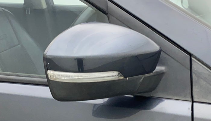 2014 Tata Zest XE RT, Petrol, Manual, 36,090 km, Right rear-view mirror - Indicator light has minor damage