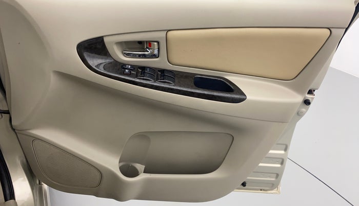 2014 Toyota Innova 2.5 ZX 7 STR BS IV, Diesel, Manual, 61,021 km, Driver Side Door Panels Control