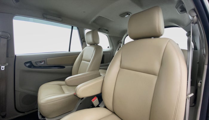 2014 Toyota Innova 2.5 ZX 7 STR BS IV, Diesel, Manual, 61,021 km, Right Side Rear Door Cabin View
