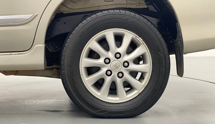 2014 Toyota Innova 2.5 ZX 7 STR BS IV, Diesel, Manual, 61,021 km, Left Rear Wheel