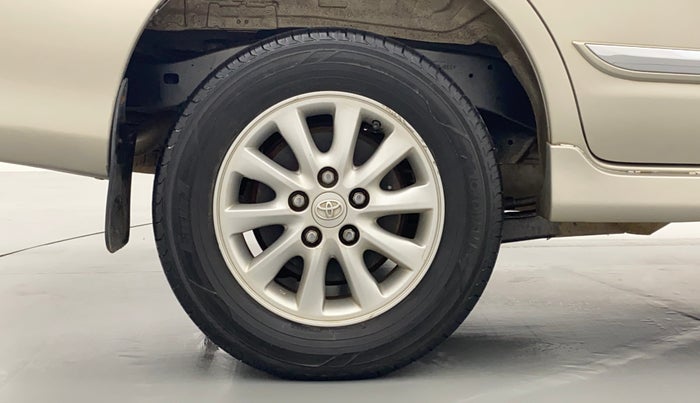 2014 Toyota Innova 2.5 ZX 7 STR BS IV, Diesel, Manual, 61,021 km, Right Rear Wheel
