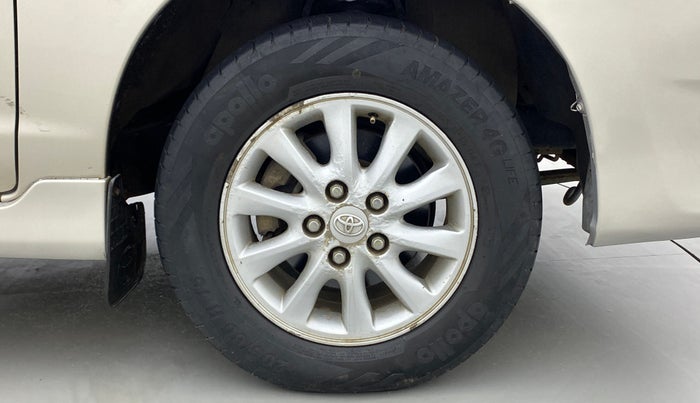2012 Toyota Innova 2.5 VX 8 STR, Diesel, Manual, 89,785 km, Right Front Wheel