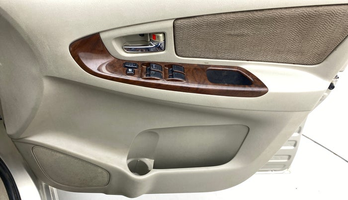 2012 Toyota Innova 2.5 VX 8 STR, Diesel, Manual, 89,785 km, Driver Side Door Panels Control