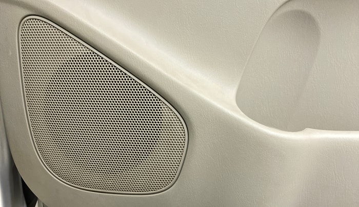 2012 Toyota Innova 2.5 VX 8 STR, Diesel, Manual, 89,785 km, Speaker
