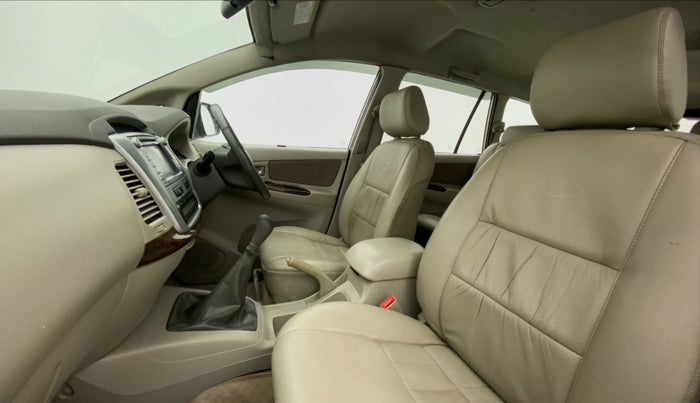 2012 Toyota Innova 2.5 VX 8 STR, Diesel, Manual, 89,785 km, Right Side Front Door Cabin