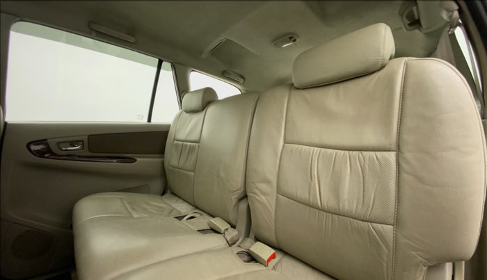 2012 Toyota Innova 2.5 VX 8 STR, Diesel, Manual, 89,785 km, Right Side Rear Door Cabin