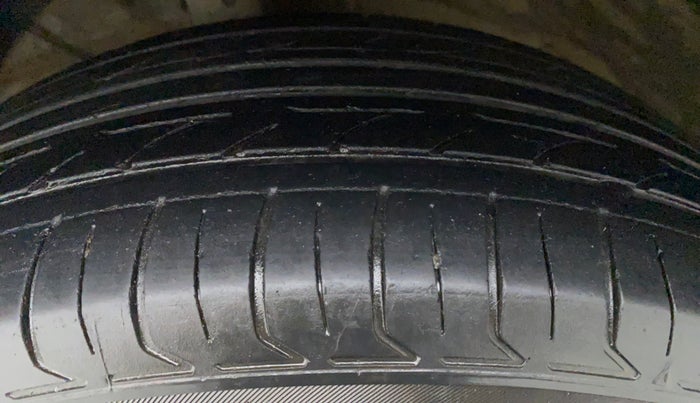 2018 Maruti Dzire VXI AMT, Petrol, Automatic, 79,567 km, Left Front Tyre Tread