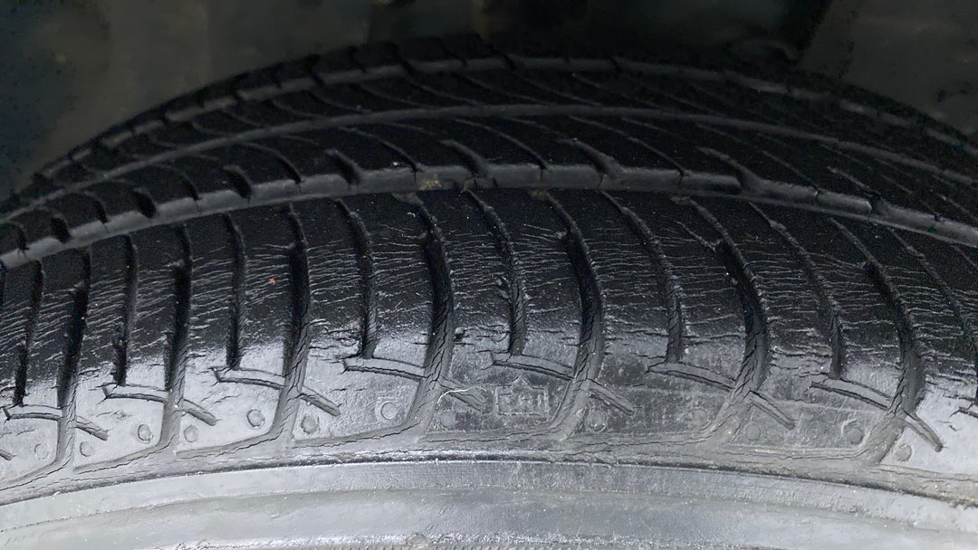 Right Front Tyre Tread