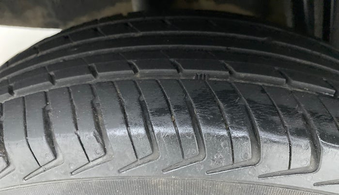 2018 Renault Kwid 1.0 RXT Opt, Petrol, Manual, 63,276 km, Right Rear Tyre Tread