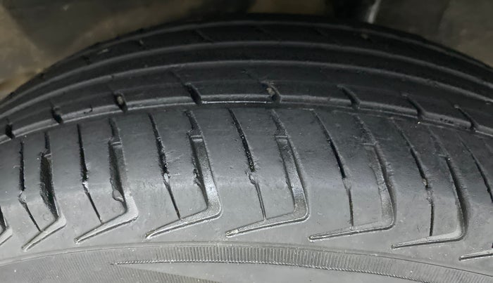 2018 Renault Kwid 1.0 RXT Opt, Petrol, Manual, 63,276 km, Left Rear Tyre Tread