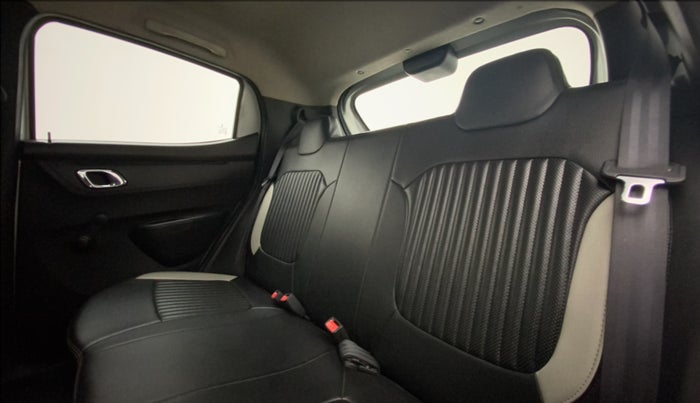 2018 Renault Kwid 1.0 RXT Opt, Petrol, Manual, 63,276 km, Right Side Rear Door Cabin