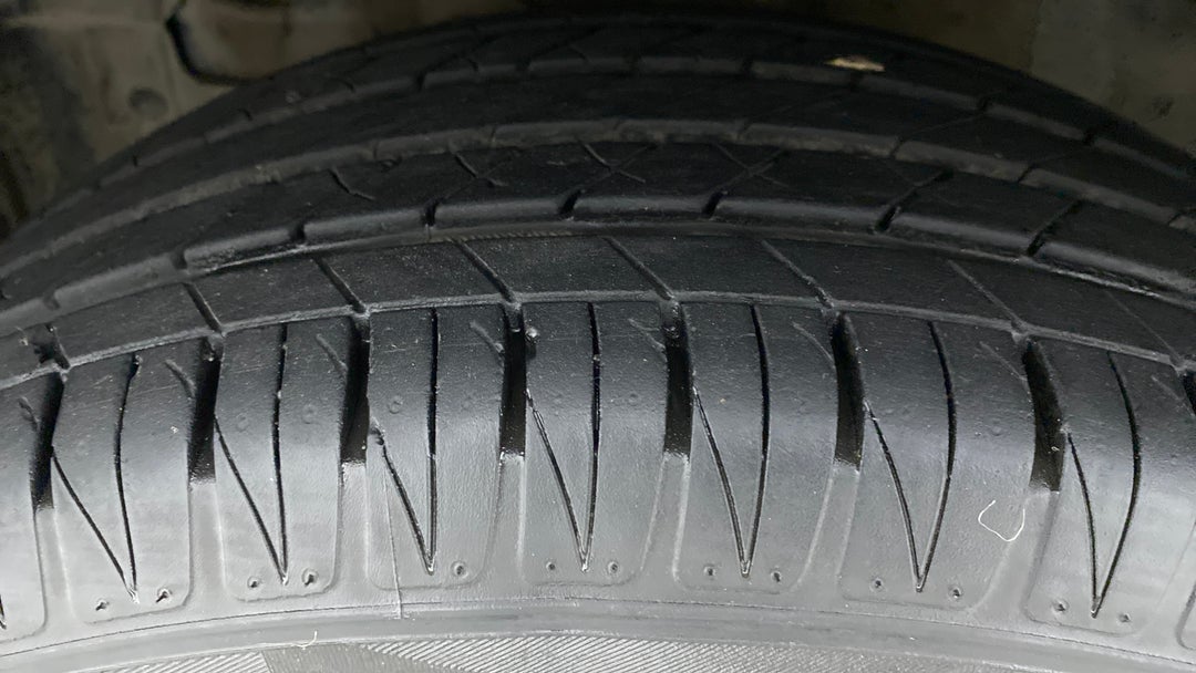 Left Front Tyre Tread