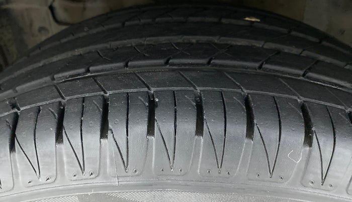 2020 Maruti S Cross ALPHA 1.5, Petrol, Manual, 28,121 km, Left Front Tyre Tread