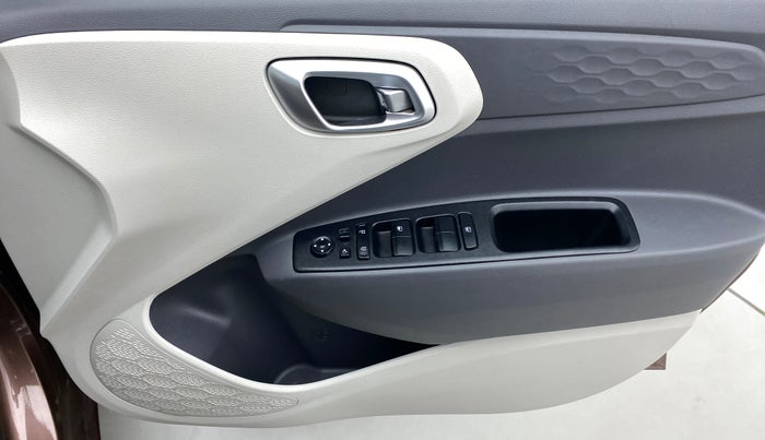 2020 Hyundai AURA SX 1.2 (O), Petrol, Manual, 11,800 km, Driver Side Door Panels Control