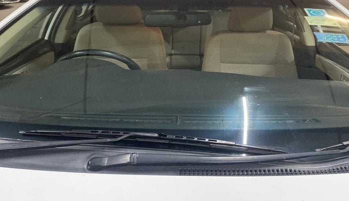 2017 Toyota Corolla Altis G PETROL, Petrol, Manual, 49,644 km, Front windshield - Minor spot on windshield
