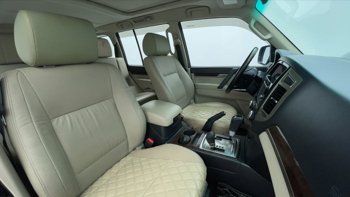 MITSUBISHI PAJERO-Right Side Front Door Cabin View
