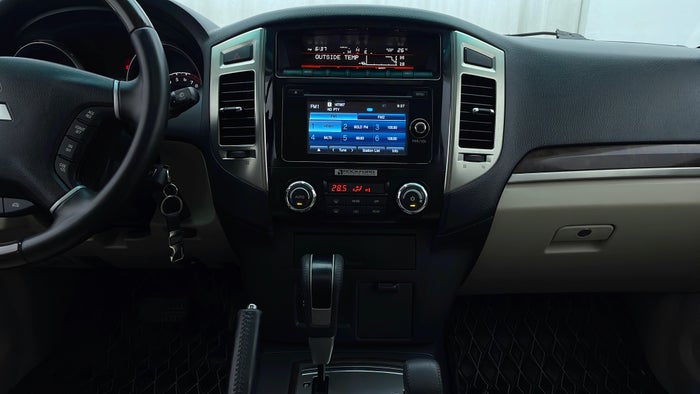 MITSUBISHI PAJERO-Center Console