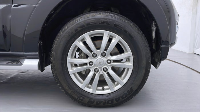 MITSUBISHI PAJERO-Right Front Tyre