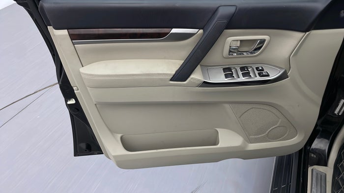 MITSUBISHI PAJERO-Driver Side Door Panels Controls