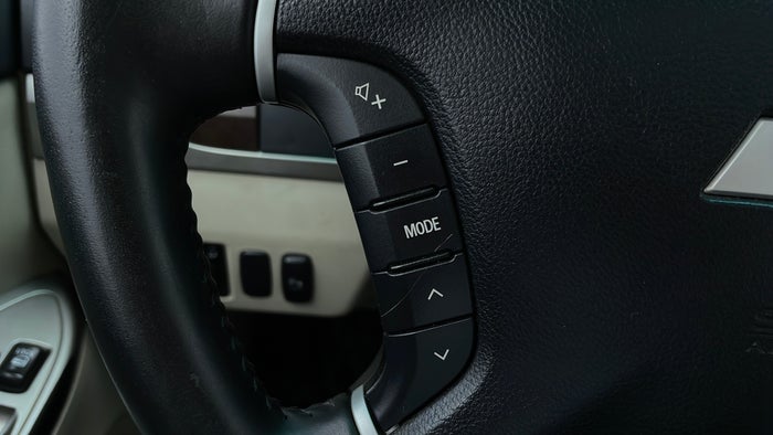 MITSUBISHI PAJERO-Drivers Control