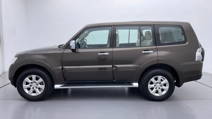 MITSUBISHI PAJERO-Left Side View