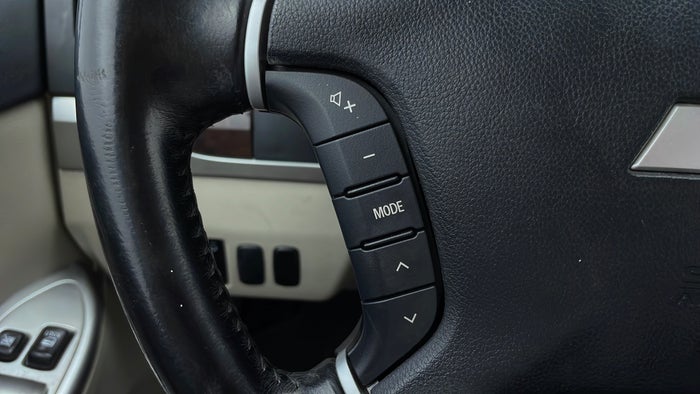 MITSUBISHI PAJERO-Drivers Control