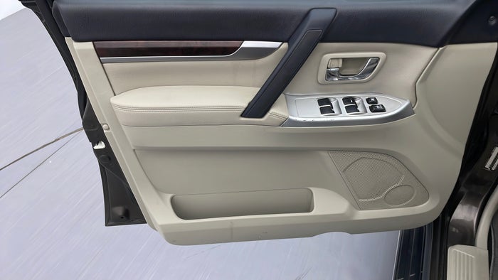 MITSUBISHI PAJERO-Driver Side Door Panels Controls