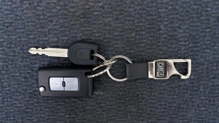 MITSUBISHI PAJERO-Key Close-up