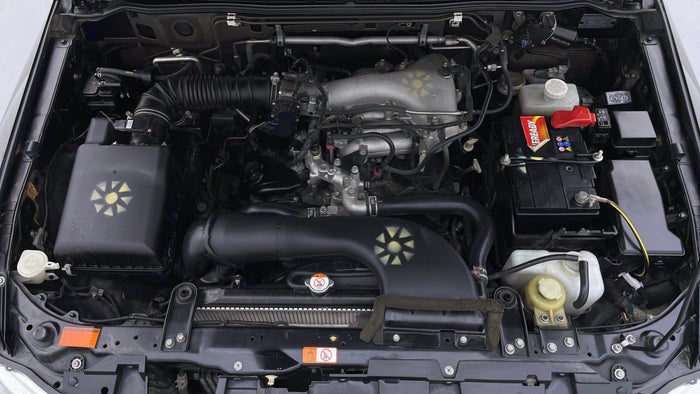 MITSUBISHI PAJERO-Engine Bonet View
