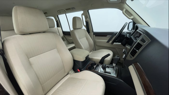 MITSUBISHI PAJERO-Right Side Front Door Cabin View