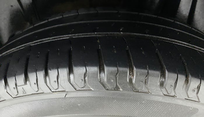 2019 Maruti XL6 ZETA MT, Petrol, Manual, 21,222 km, Left Rear Tyre Tread