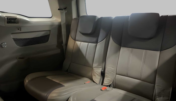 2015 Mahindra XUV500 W8 1.99, Diesel, Manual, 98,504 km, Third Seat Row ( optional )