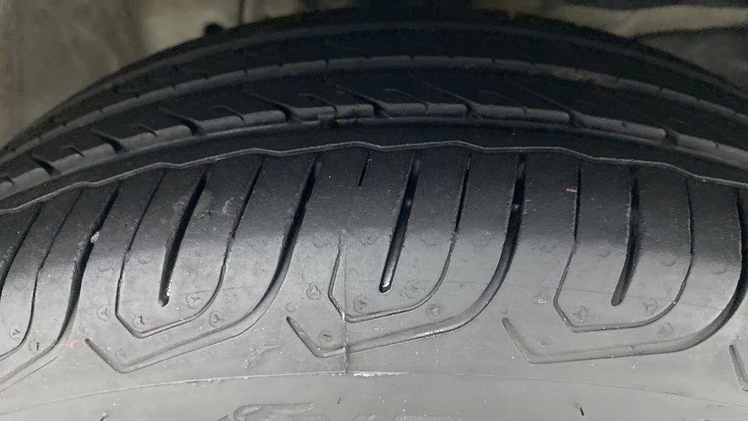 Right Front Tyre Tread