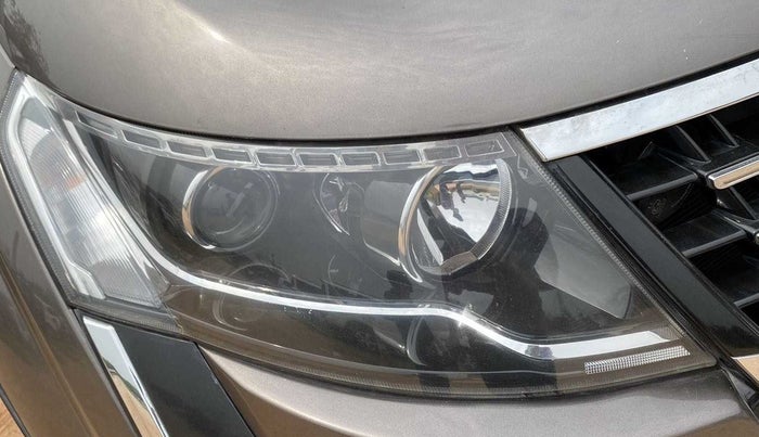 2019 Mahindra XUV500 W11, Diesel, Manual, 83,636 km, Right headlight - Cornering lights not working