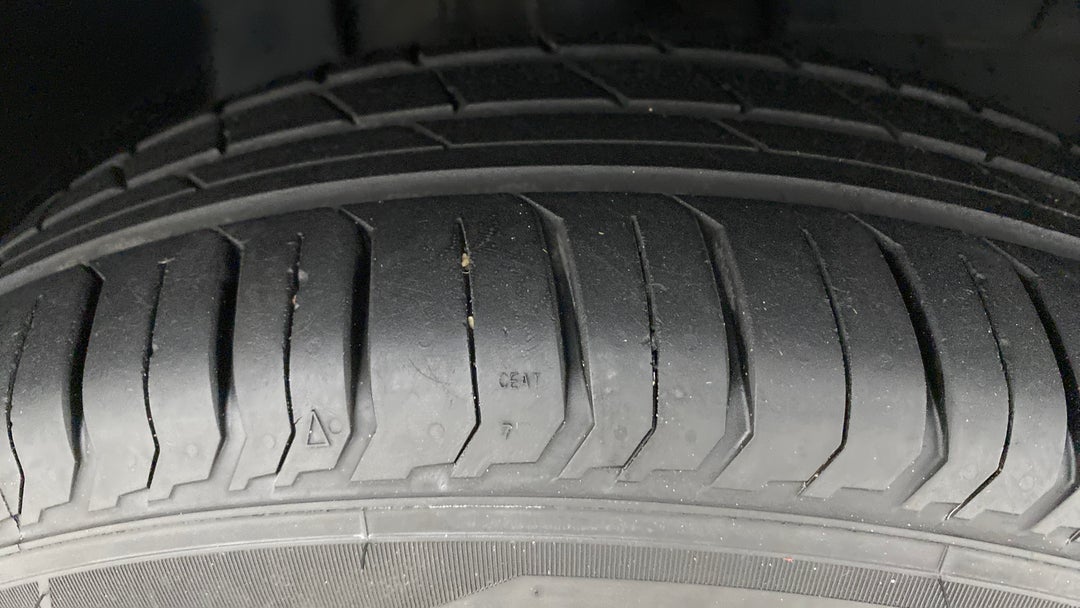 Right Front Tyre Tread