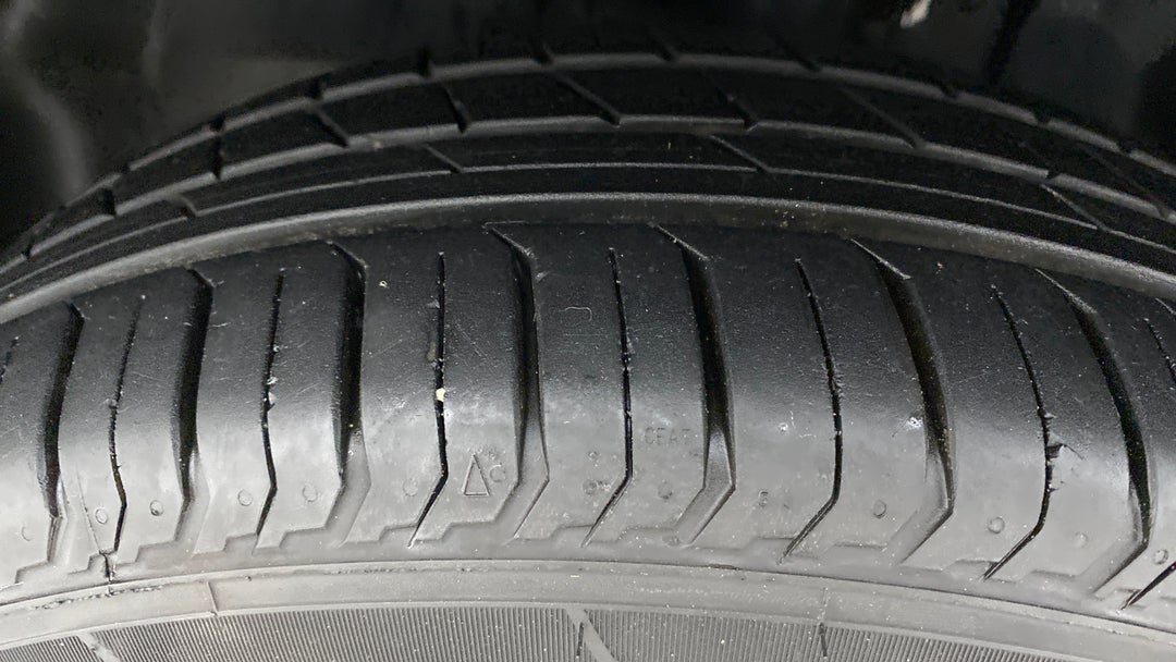 Left Front Tyre Tread