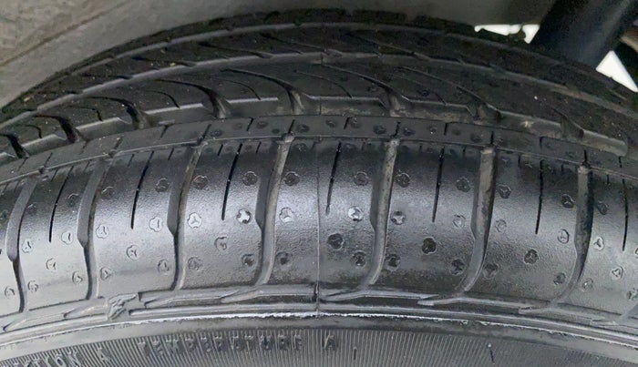 2017 Maruti Wagon R 1.0 VXI, Petrol, Manual, 91,681 km, Left Rear Tyre Tread