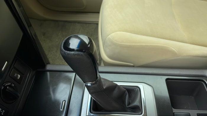 TOYOTA PRADO-Gear lever Knob Scratch