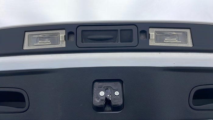 JEEP CHEROKEE-Number plate light Fused