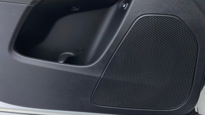 JEEP CHEROKEE-Speakers