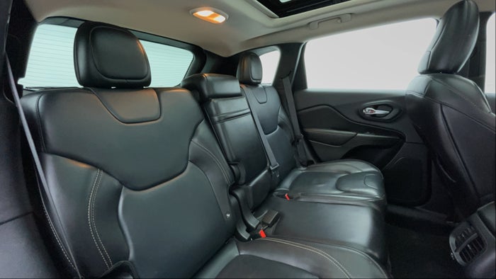 JEEP CHEROKEE-Right Side Door Cabin View