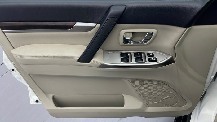 MITSUBISHI PAJERO-Driver Side Door Panels Controls