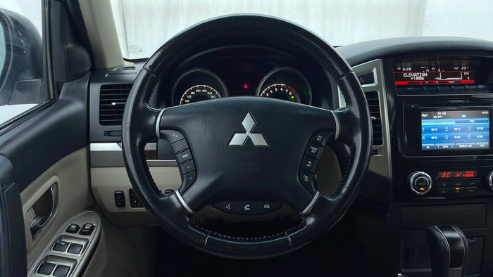 MITSUBISHI PAJERO-Steering Wheel Close-up