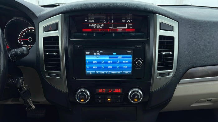 MITSUBISHI PAJERO-Center Console